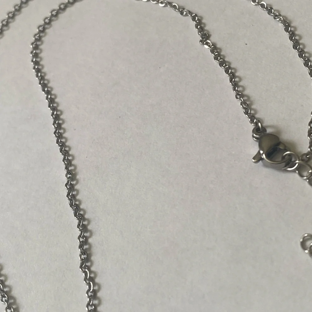 Hand of Hamsa Necklace with Multicolor Gemstones representing the 7 chakras - Picture 4 of 5
